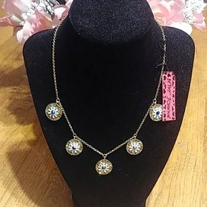 Beautiful disc necklace NWT